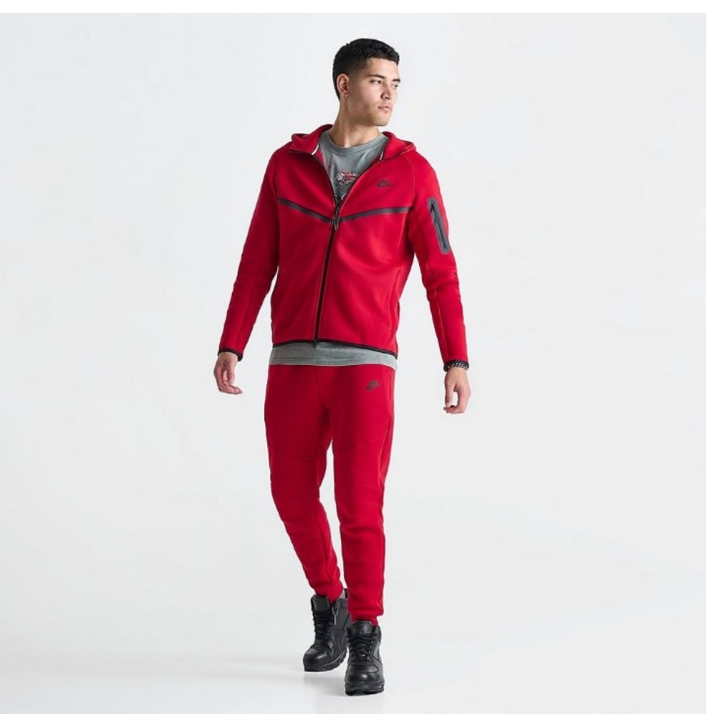 NWT Nike Sportswear Tech Fleece 2-piece Hoodie/Shorts - Gym Red/Black - Picture 2 of 14